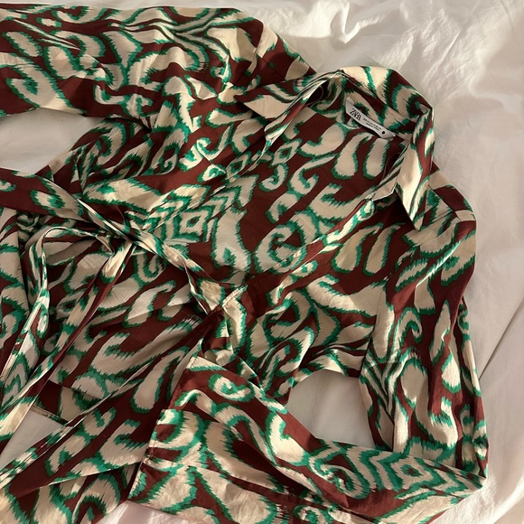 Zara Pant and Open Shirt Matching Set

Size XS - Picture 5 of 7